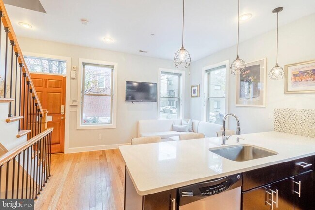 Photo - Three Bedroom Graduate Hospital Apartment