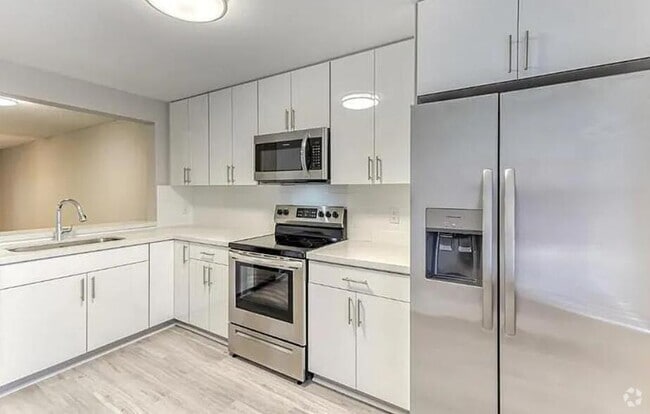 Building Photo - 230 SE 10th St Unit 208b Rental