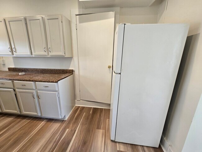 Photo - 709 W 44th St