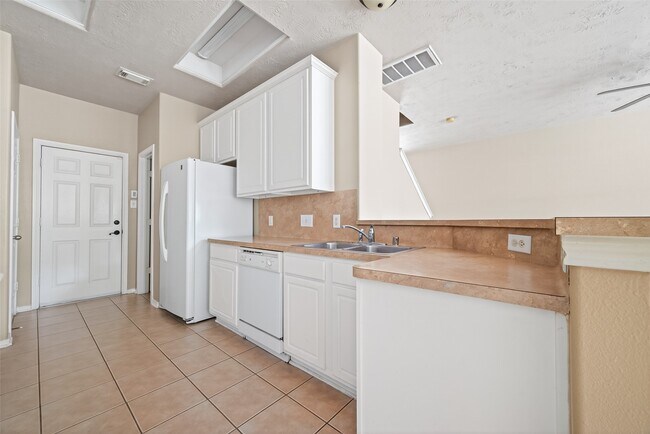 Photo - 5626 Claybeck Ln
