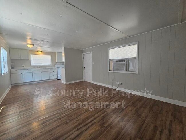 Building Photo - 2735 W 10th St Rental