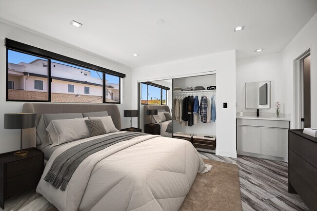 UNIT 5 - AVAILABLE NOW - 955 N. Oxford Ave.