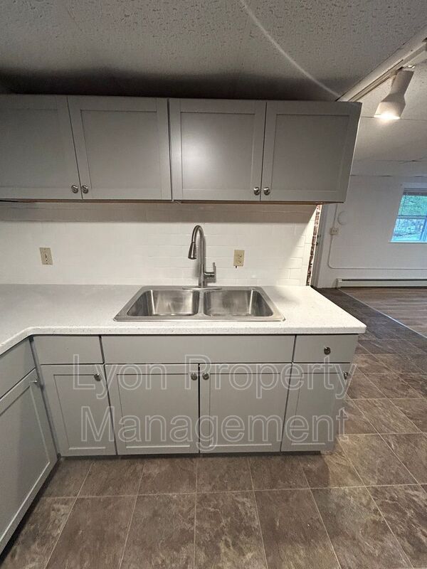 Photo - 1495 Ten Rod Rd Unit 1R