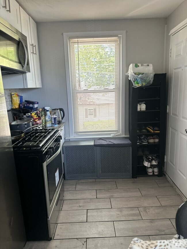 Building Photo - 3-16 Fair Lawn Ave Unit 2ND FLOOR Rental