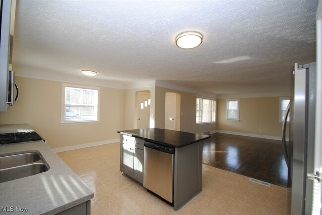 Photo - 26650 Detroit Rd