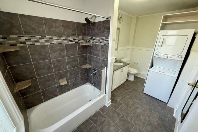 Photo - 411 Lyman Ave Unit 2