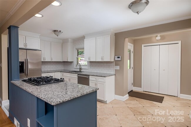 Photo - 550 W Kingston Ave