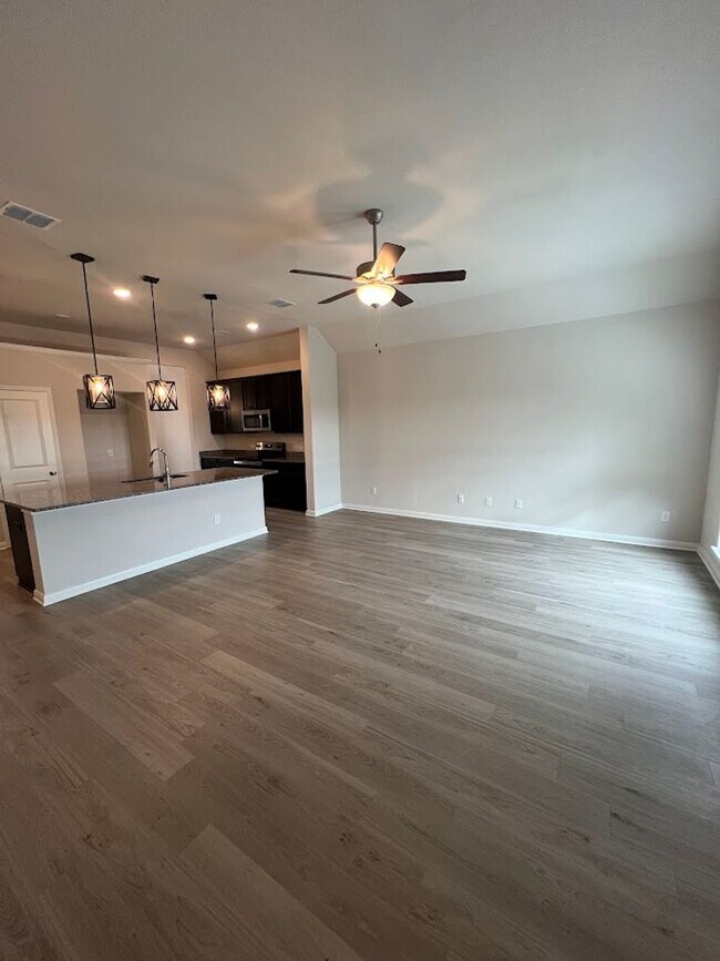 3809 Centerfire Rd