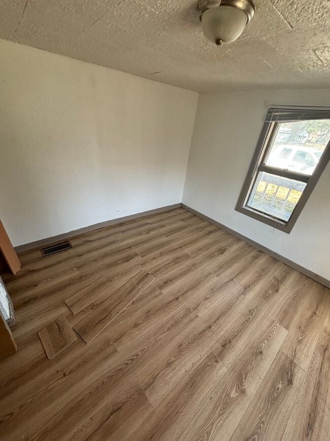Photo - Nice, Clean 2BD/1BA