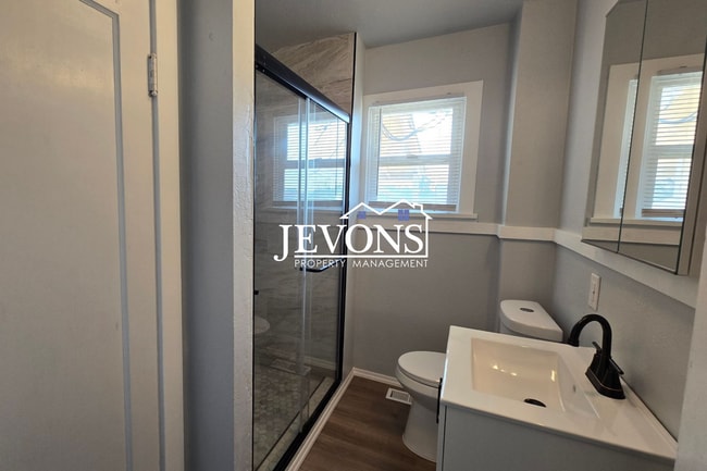 Photo - 419 W 3rd St