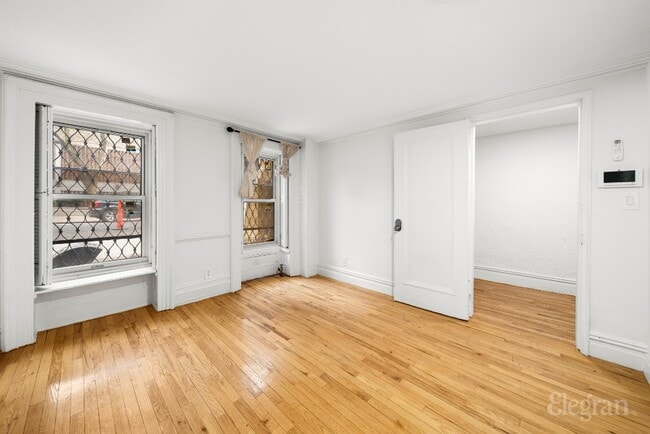 Photo - 439 W 43rd St Unidad 1