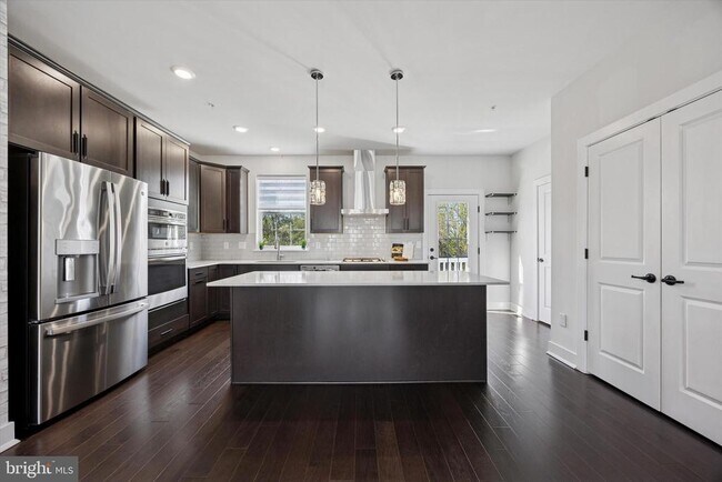 Photo - 138 Livingston Ln