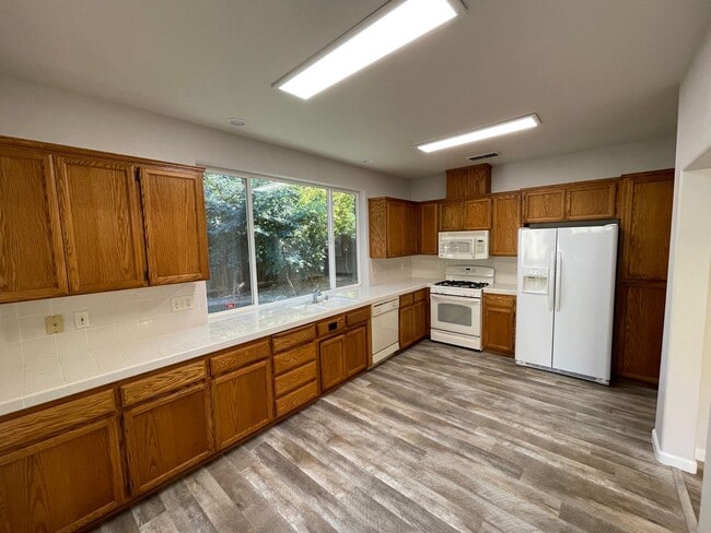 Photo - 3 bedroom 2 bath, Mission Ranch Neighborhood, Turnkey ready to move in.