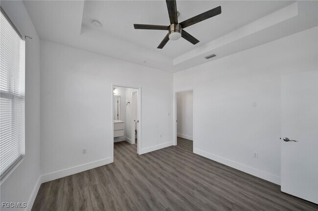 Photo - 275 SW 4th St Unidad 210