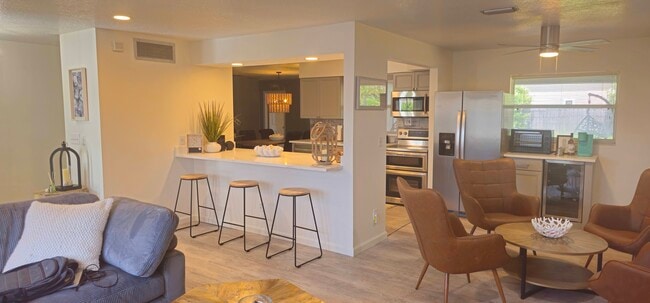 Photo - 589 Coconut St