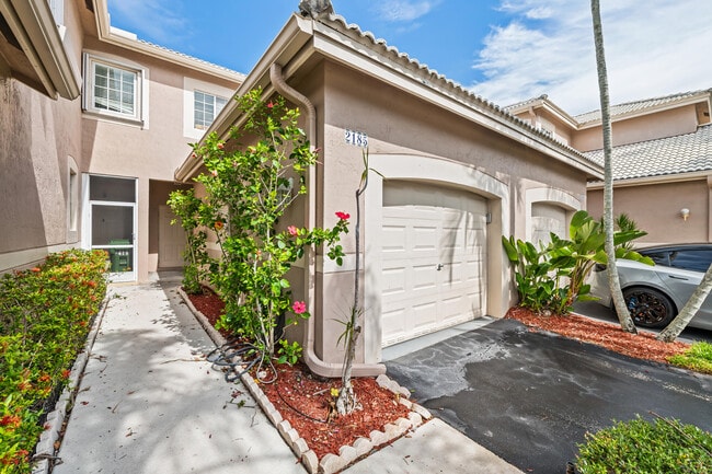 Building Photo - 2185 Salerno Cir
