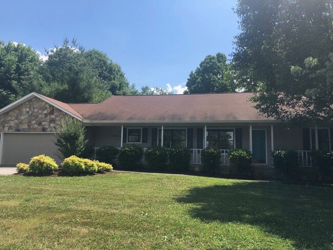 Building Photo - Spacious 3BR 2BA One-level West Knox