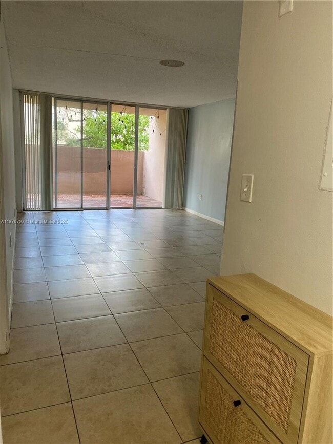 Building Photo - 10625 SW 112th Ave Unit 103 Rental