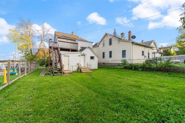 Photo - 325 E 8th St Unit 1