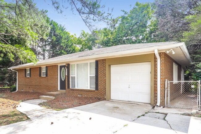 Building Photo - 303 Mercer Dr