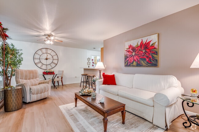 3BR, 2BA - 1,280SF - Living Room