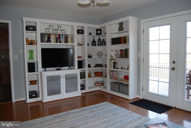 Photo - 6860 Engle Molers Rd