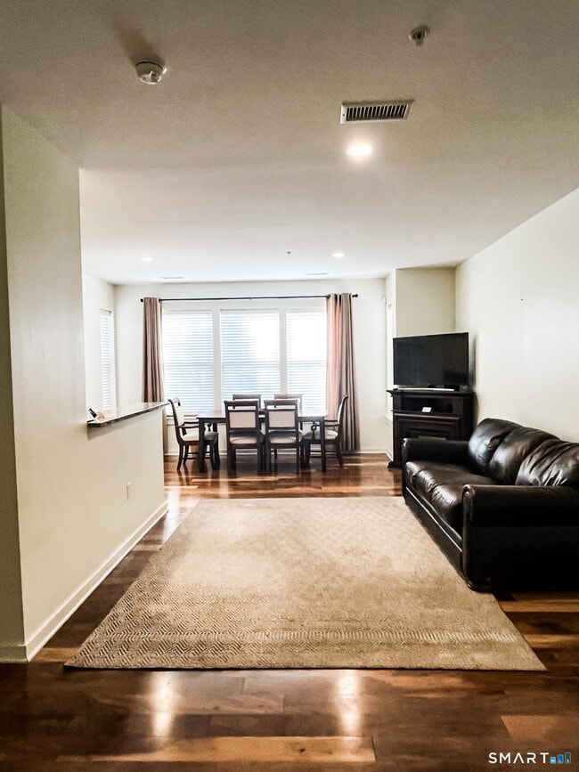 Photo - 100 Richards Ave Unidad 107