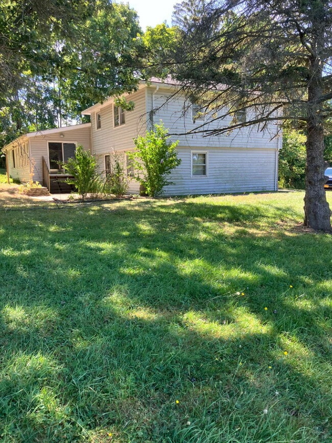 Building Photo - 3 bedroom 1900 sq ft house for rent in Fai...