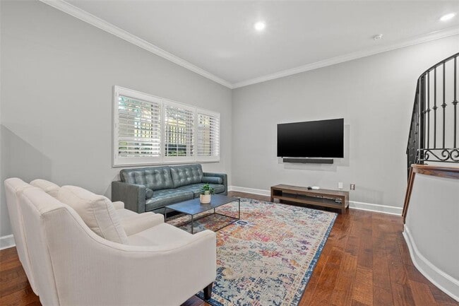 Photo - 300 Beach Dr NE