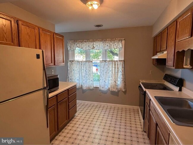 Photo - 1145 Pheasant Dr N