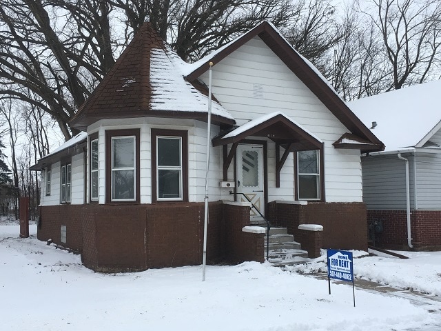 Building Photo - 614 10th St NE