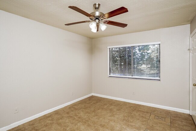 Photo - 1622 SE Collette Ct