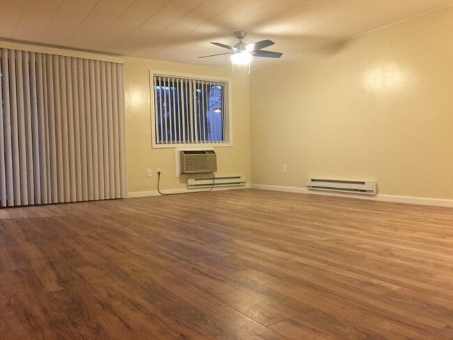 Building Photo - 7 Padanaram Rd Unit 20 Rental