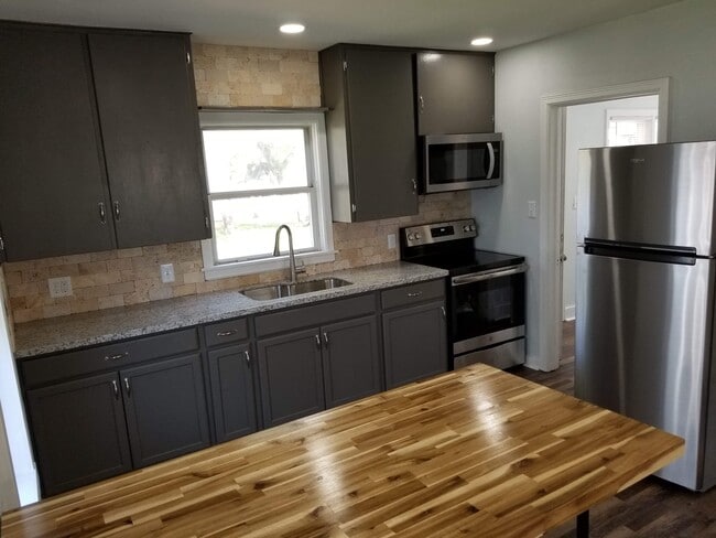 Photo - 328 Residence St