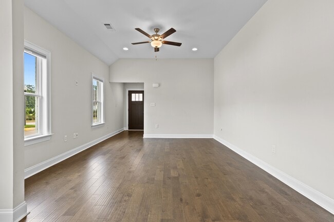 Photo - 2272 Lakeview Dr