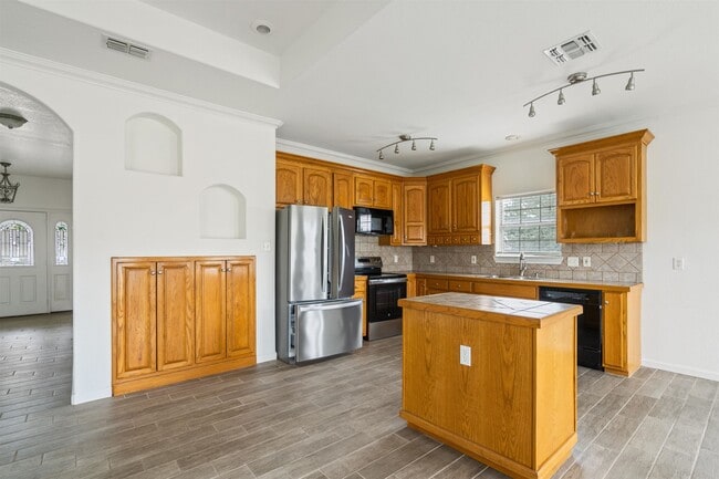 Photo - 104 Painted Rock