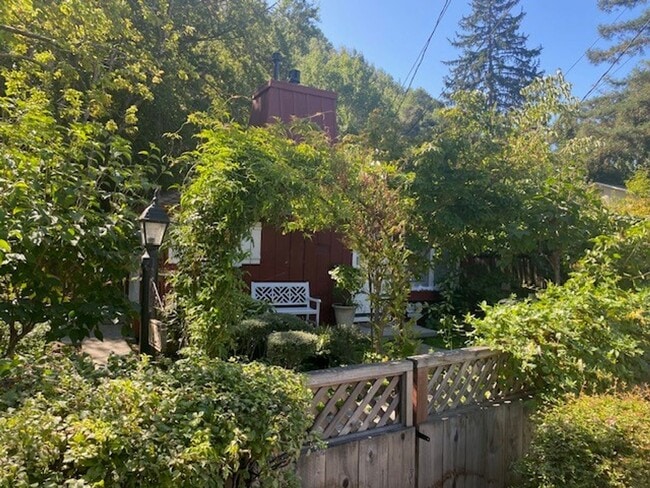 Building Photo - Charming Studio Cottage for Lease