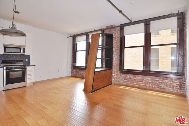 Building Photo - 460 S Spring St Unit 908 Rental