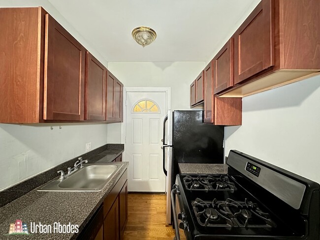 Photo - 3721 N Pine Grove Ave Unit M03H