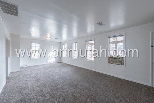 1261-1267 Alameda Avenue - 1263