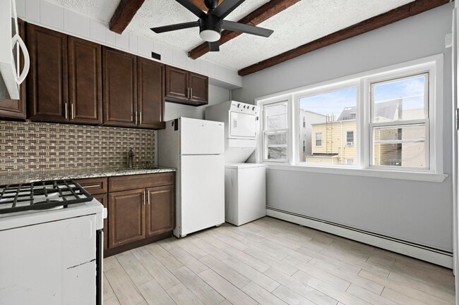 Photo - 28 E 49th St