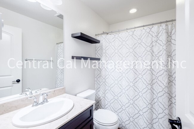 Photo - 5 Bedroom/3 Bath Home with Paid Solar System - $3095 Per month!