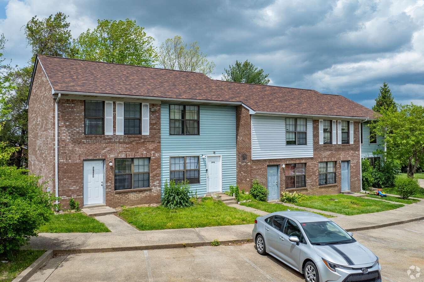 Fotografía del edificio - Burlington Terrace Apartments