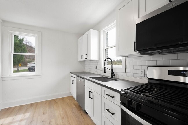 Photo - MOVE IN READY FOR NOV 1ST!! RENOVATED 2-BE...