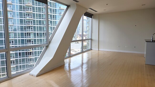 Photo - 510 W Erie St Unit 1007