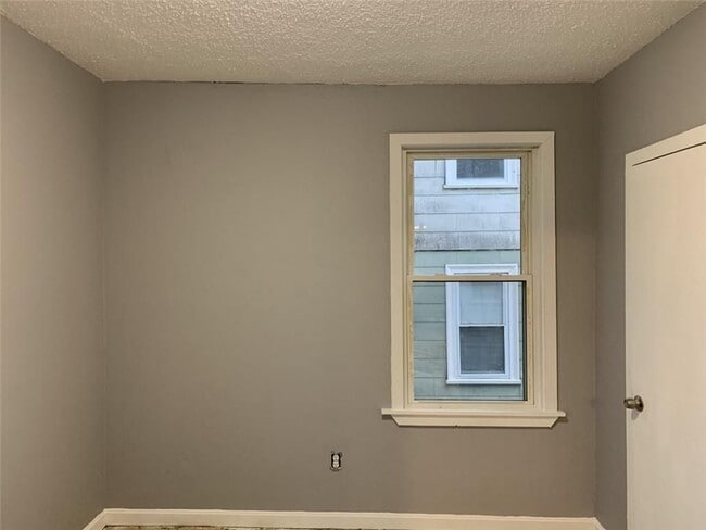 Photo - 25 Laundry St