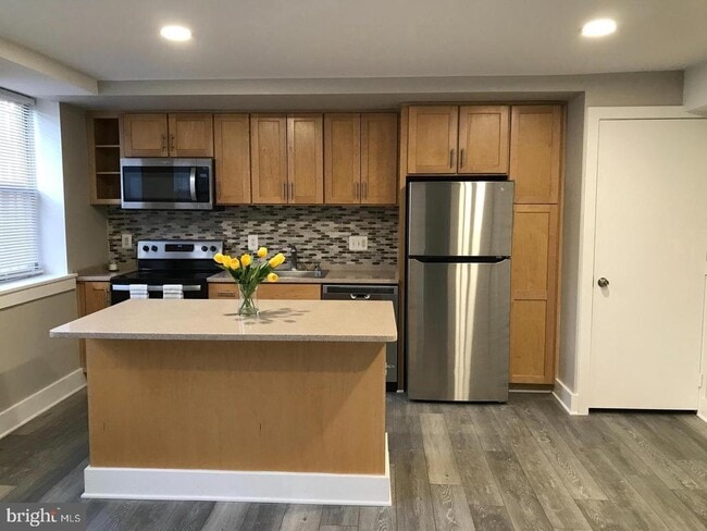 Photo - 212 Oakwood St SE Unit B2