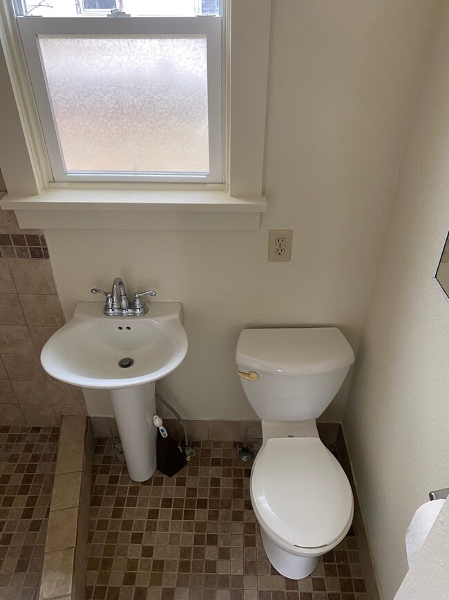 Photo - 313 N 8th St