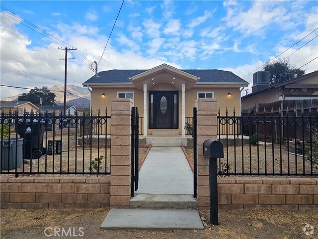 Building Photo - 10558 Langmuir Ave Rental