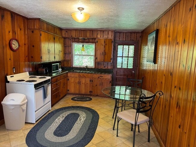 Photo - 889 S Park Rd